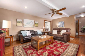 Chestnut Hill Retreat-Spacious-3 miles to Downtown